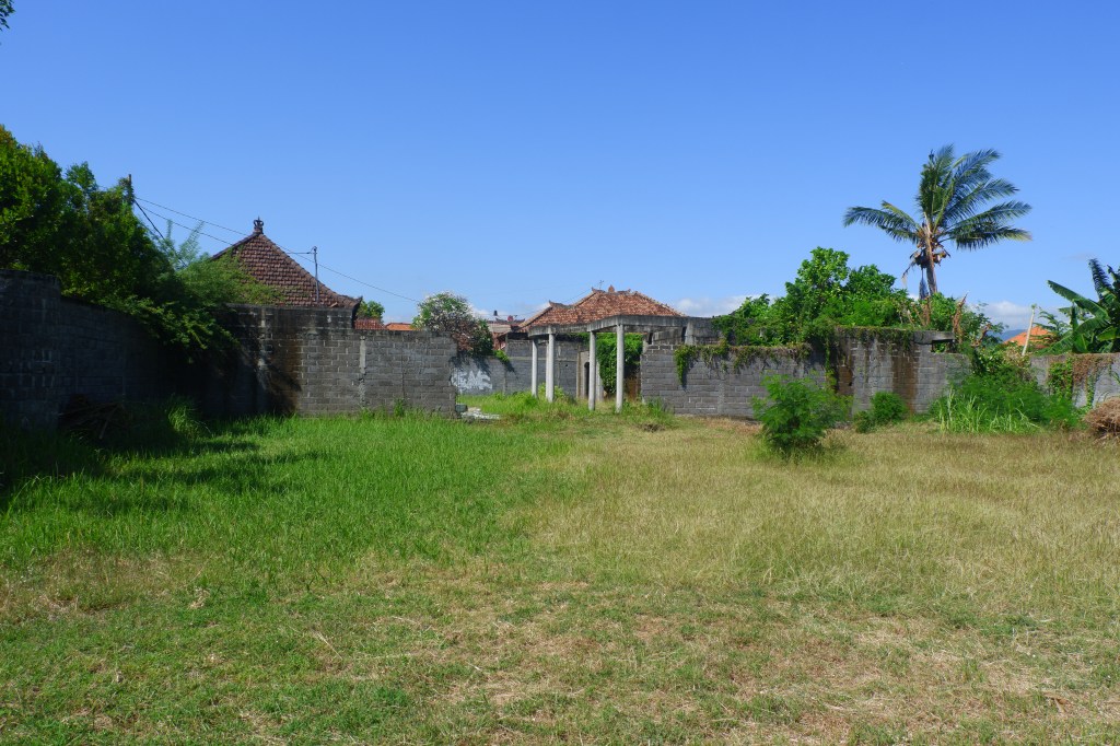 2 plots of land 50 meter from the beach&nbsp;Banjar